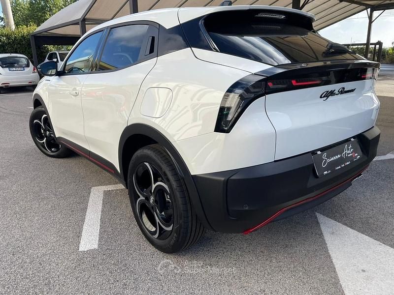 Nuova Alfa Romeo Junior Edizione Speciale 136 CV (100 kW) 2025 Bianco sempio SUV