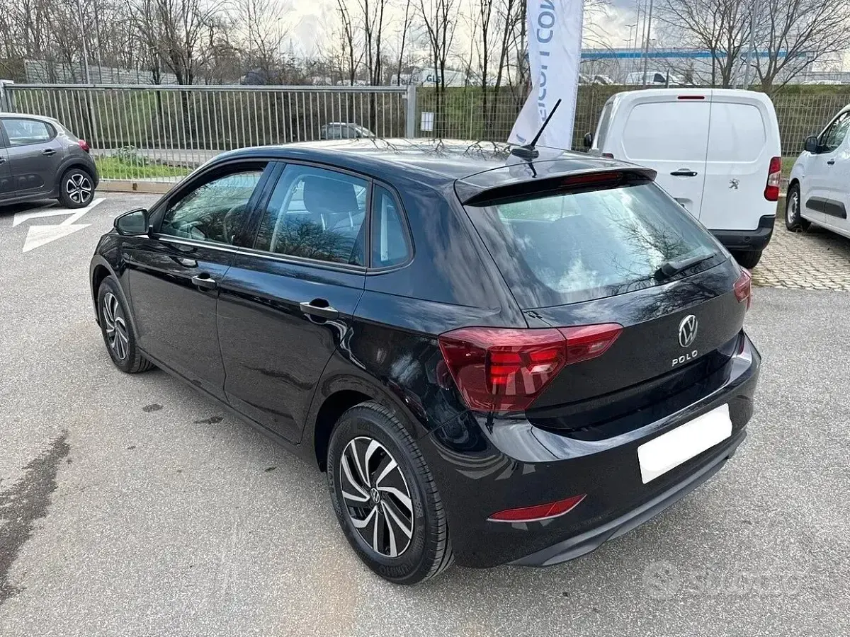 Usata VW Polo Life 95 CV (69 kW) 2023 Nero Utilitaria