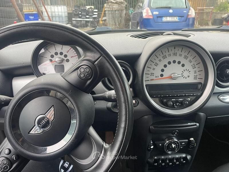 Begagnad Mini ONE 90 HK (66 kW) 2011 Vit Halvkombi