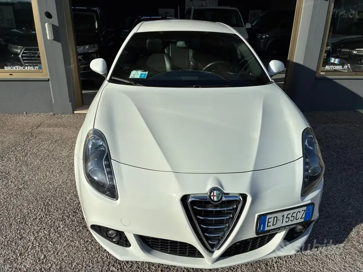 Usata Alfa Romeo Giulietta Distinctive 170 CV (125 kW) 2010 Bianco Utilitaria