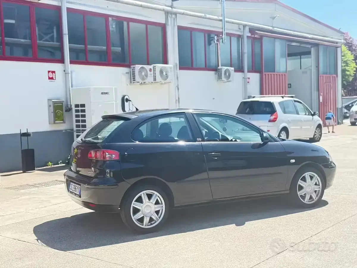 Usata Seat Ibiza 75 CV (55 kW) 2003 Nero Utilitaria