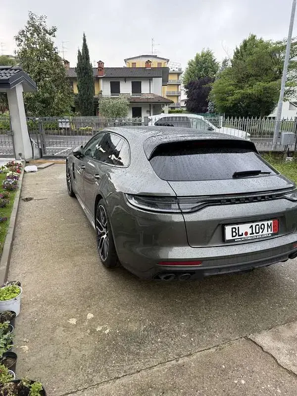 Usata Porsche Panamera 330 CV (242 kW) 2023 Utilitaria
