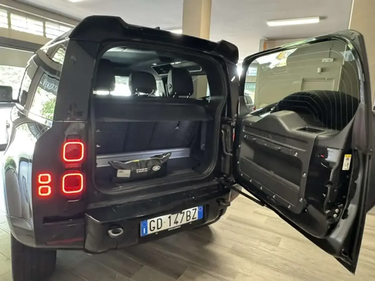 Usata Land Rover Defender HSE Dynamic 200 CV (147 kW) 2021 Nero SUV