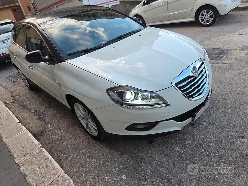 Usata Lancia Delta 120 CV (88 kW) 2013 Bianco Utilitaria
