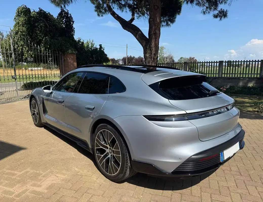 Usata Porsche Taycan Sport Turismo Performance Package 119 kW (163 CV) 2023 Argento Station wagon
