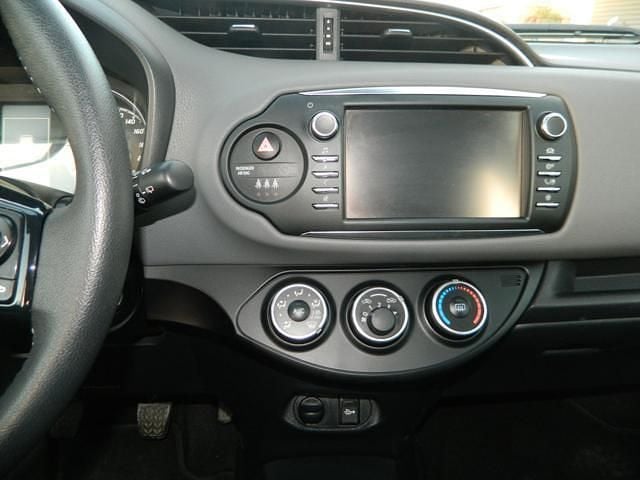 Usata Toyota Yaris Active 72 CV (52 kW) 2018 Rosso Berlina