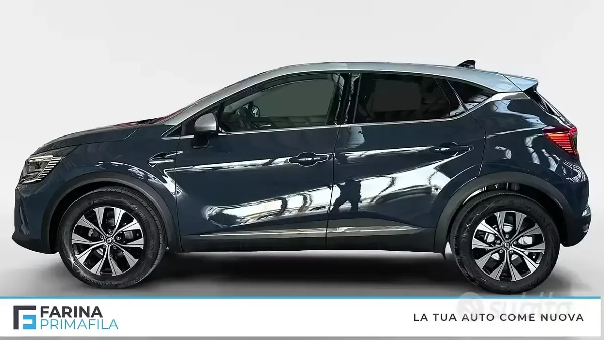 Usata Renault Captur Techno 101 CV (74 kW) 2023 Blu marine/tetto grigio chiaro SUV