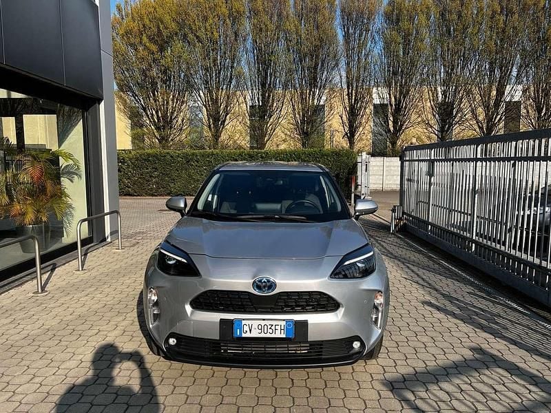 Usata Toyota Yaris Cross Business Edition 92 CV (67 kW) 2024 Argento SUV