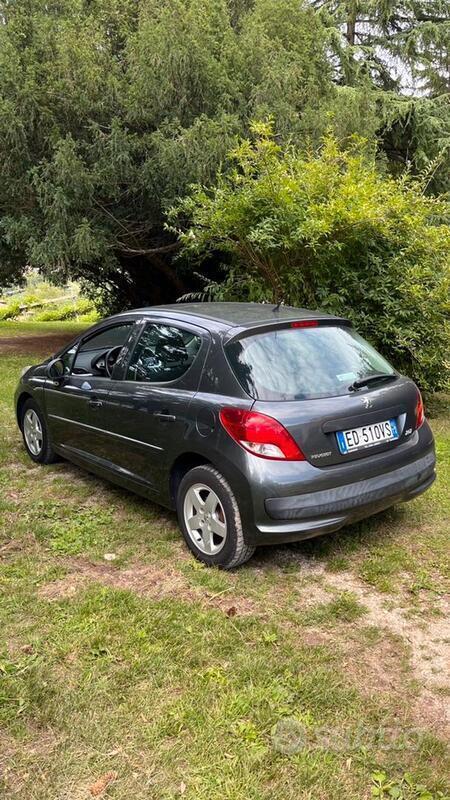 Usato 2011 Peugeot 207 1.4 Benzin 73 CV (6.000 €)