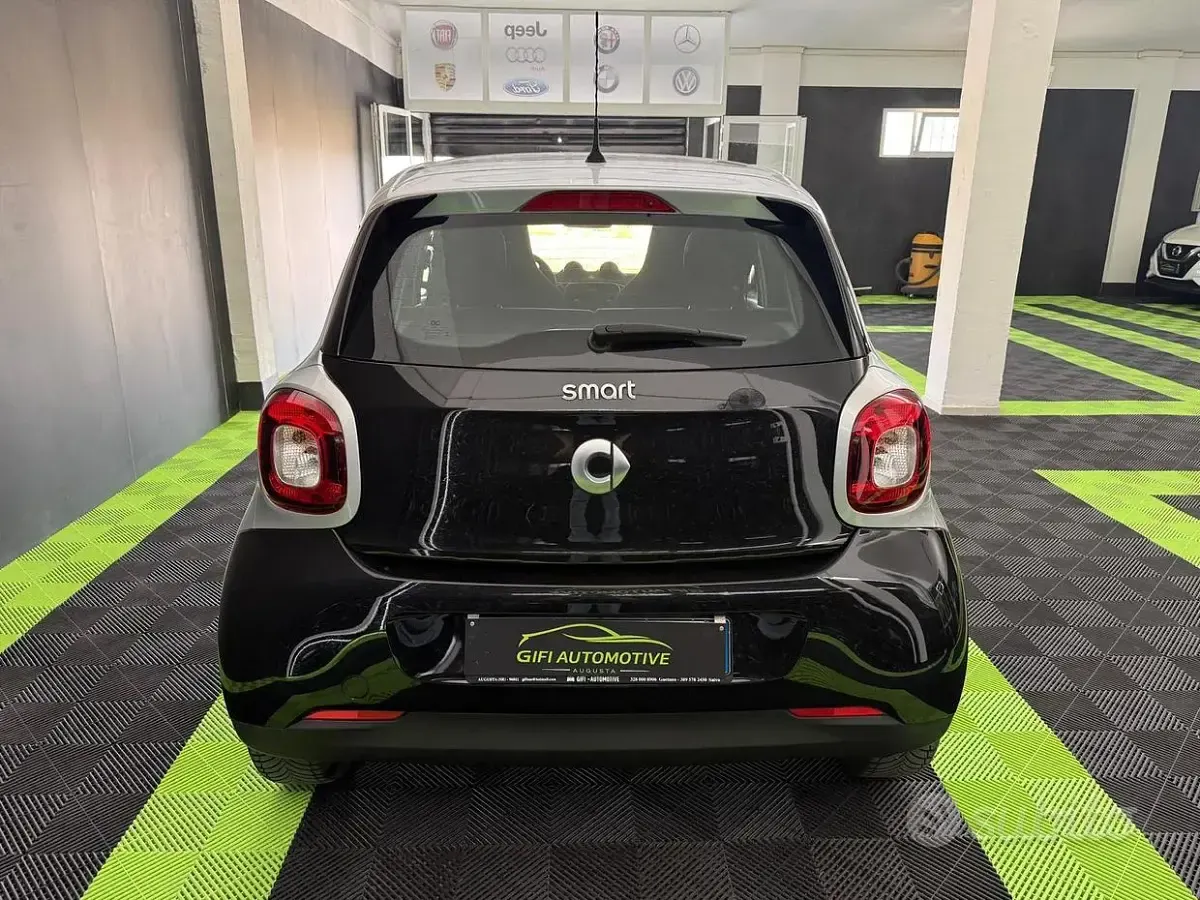 Usata Smart ForFour Passion 71 CV (52 kW) 2016 Nero Utilitaria
