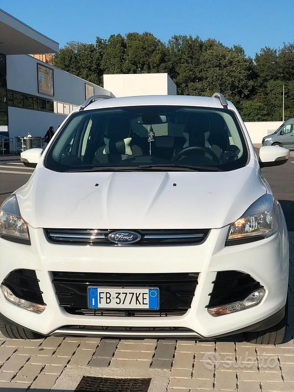 Usata Ford Kuga 150 CV (110 kW) 2015 Bianco SUV