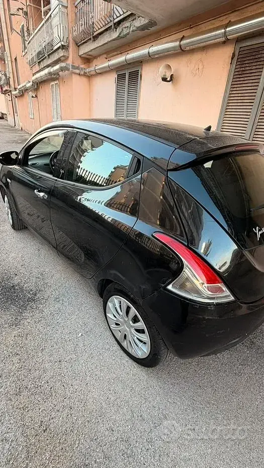 Usata Lancia Ypsilon 69 CV (50 kW) 2013 Nero Utilitaria