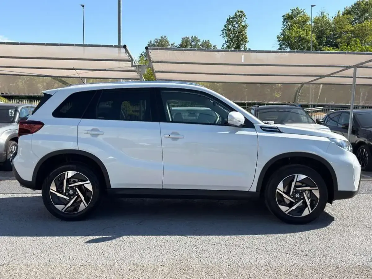 Nuova Suzuki Vitara 110 CV (80 kW) 2026 Bianco santorini SUV