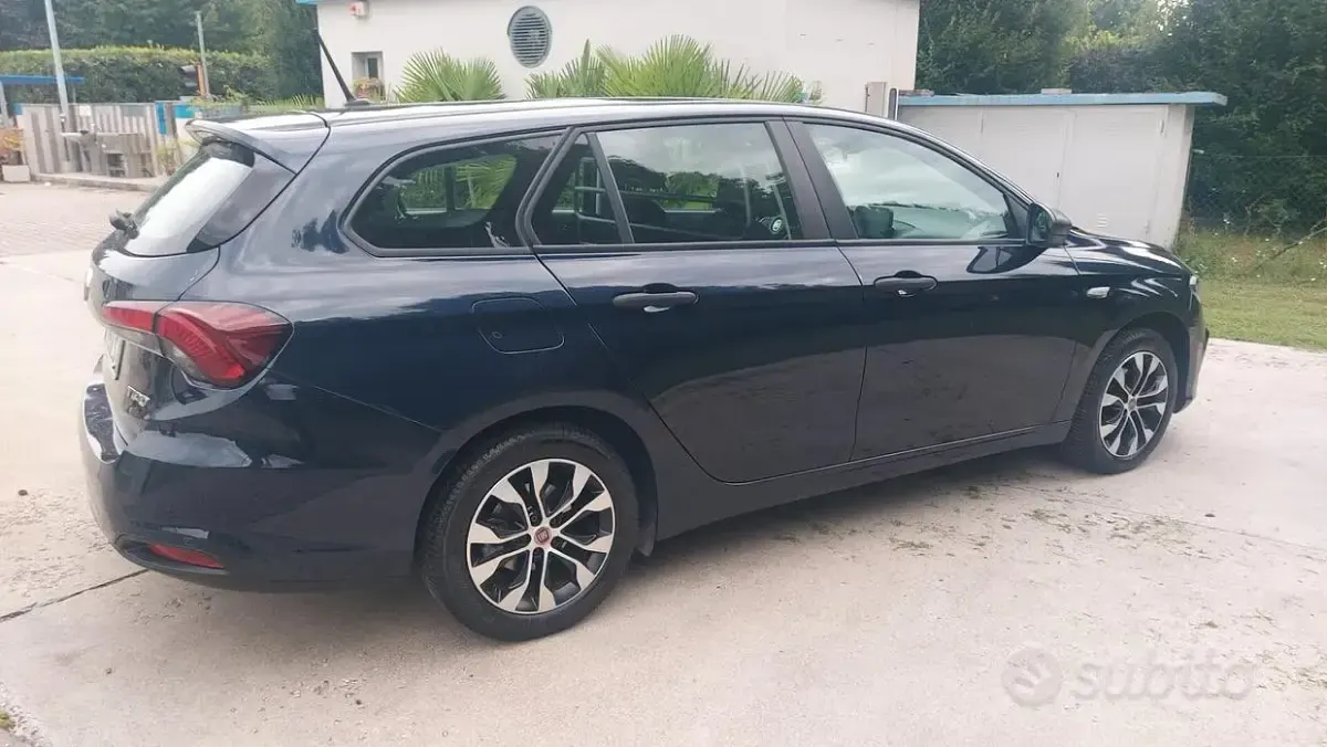 Usata Fiat Tipo Business 120 CV (88 kW) 2021 Bluazzurro Station wagon