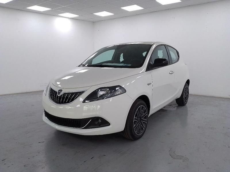 Usata Lancia Ypsilon Gold 70 CV (51 kW) 2023 Bianco Utilitaria