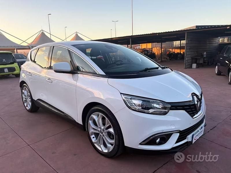 Usata Renault Scenic E-Tech Business 120 CV (88 kW) 2019 Bianco SUV