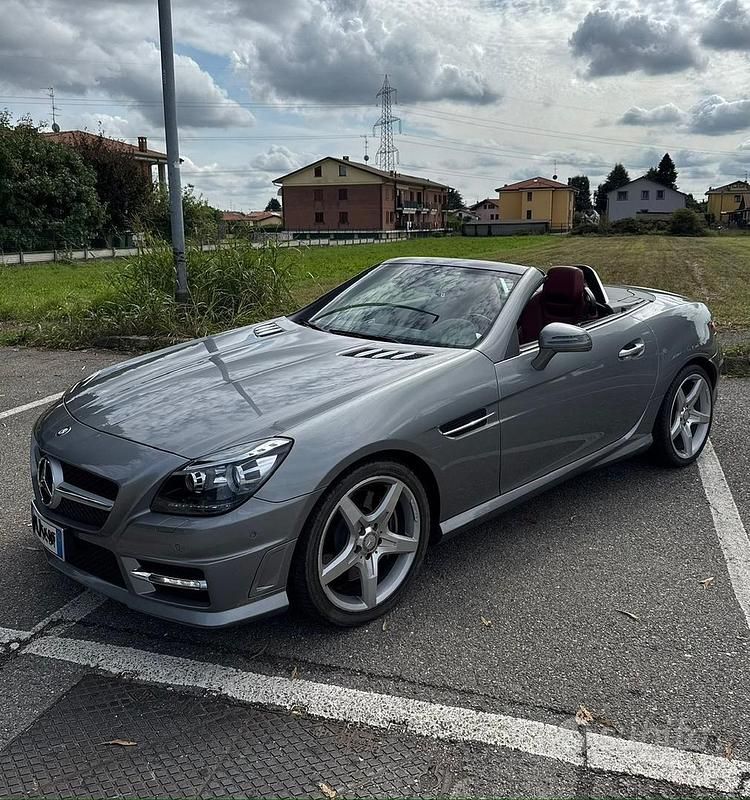 Grigio Usata 2012 Mercedes SLK200 AMG Cabrio | 24.900 € (Buon prezzo) - Immagine 1/4