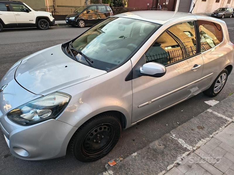 Usata Renault Clio II 75 CV (55 kW) 2010 Grigio Utilitaria