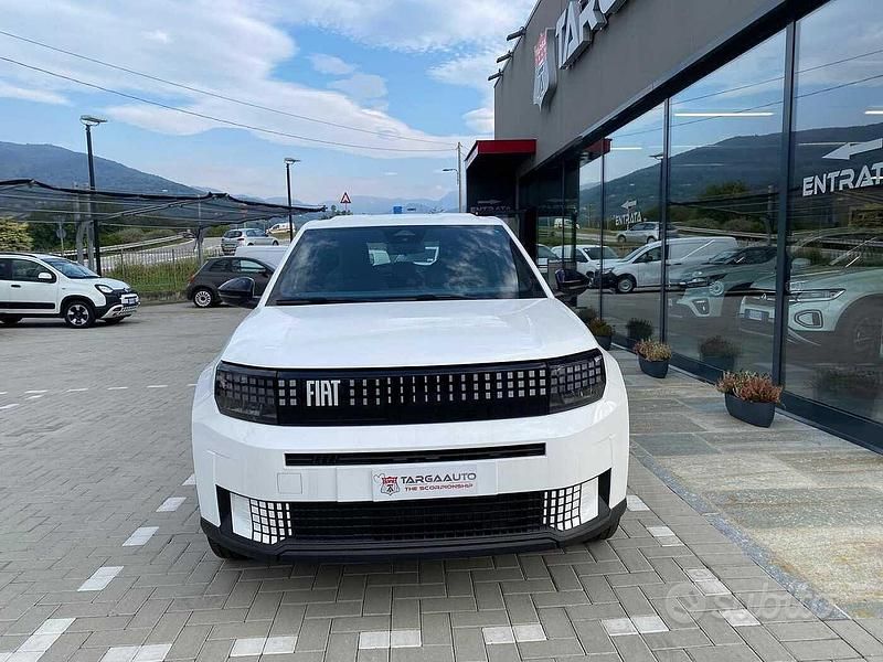 Nuova Fiat Grande Panda Pop 101 CV (74 kW) 2025 Marrone Utilitaria