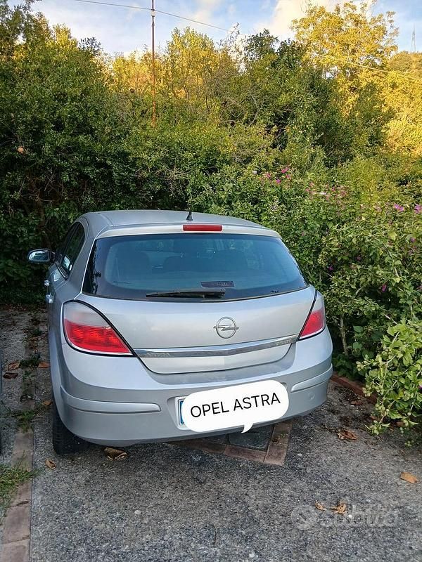 Usata Opel Astra 60 CV (44 kW) 2005 Grigio Berlina