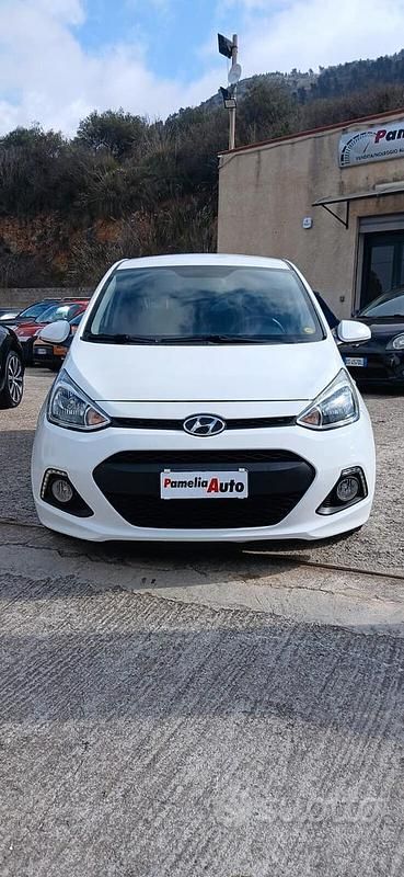 Usata Hyundai i10 Edition 67 CV (49 kW) 2016 Bianco Utilitaria