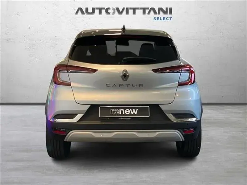 Usata Renault Captur Techno 101 CV (74 kW) 2023 Grigio chiaro SUV