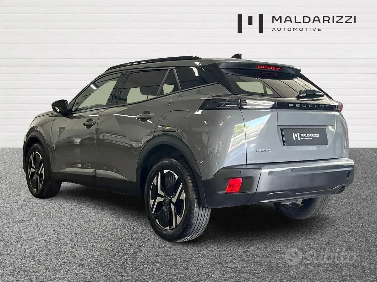 Usata Peugeot 2008 Allure 101 CV (74 kW) 2024 Grigio SUV