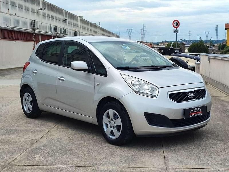 Usata Kia Venga 90 CV (66 kW) 2012 Argento Utilitaria