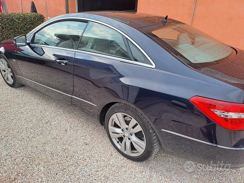 Usata Mercedes 220 170 CV (125 kW) 2010 Blu Coupé