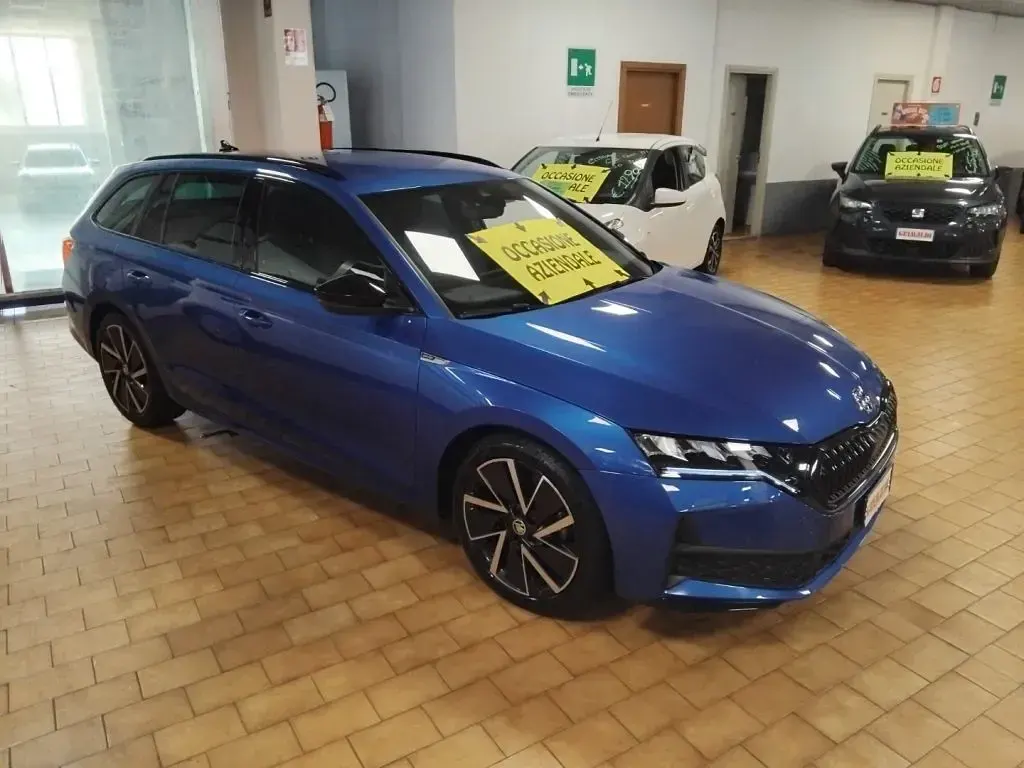 Usata Skoda Octavia SportLine 150 CV (110 kW) 2025 Blu race / metallizzato Station wagon