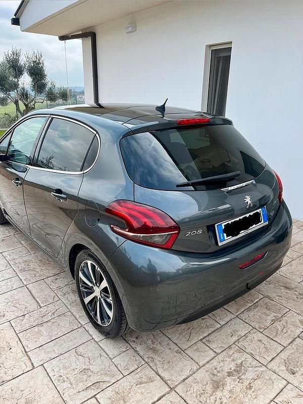 Usata Peugeot 208 Allure 82 CV (60 kW) 2016 Grigio Utilitaria