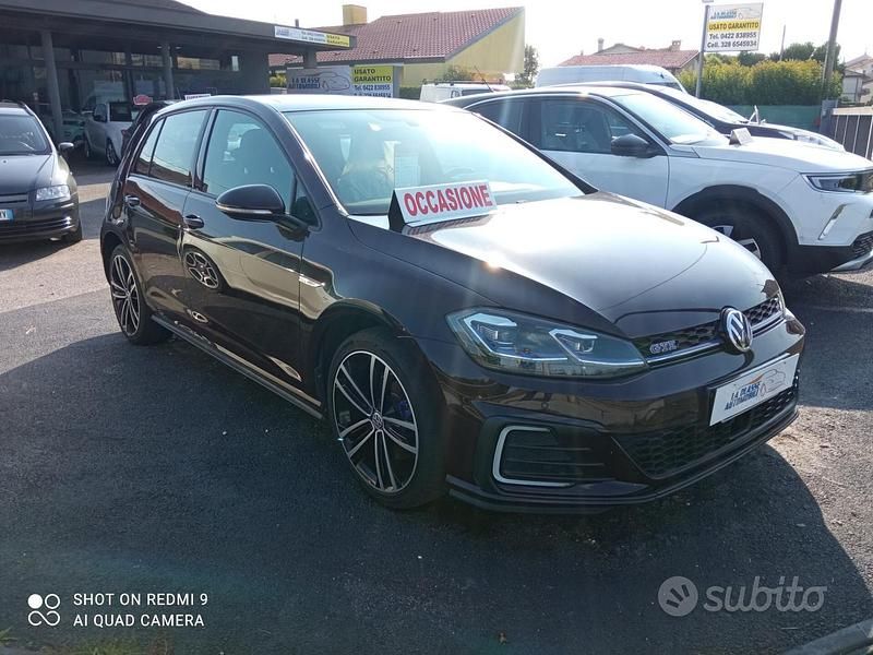 Viola Usata 2017 VW Golf VII GTE Tre volumi | 17.490 € (Buon prezzo) - Immagine 1/4