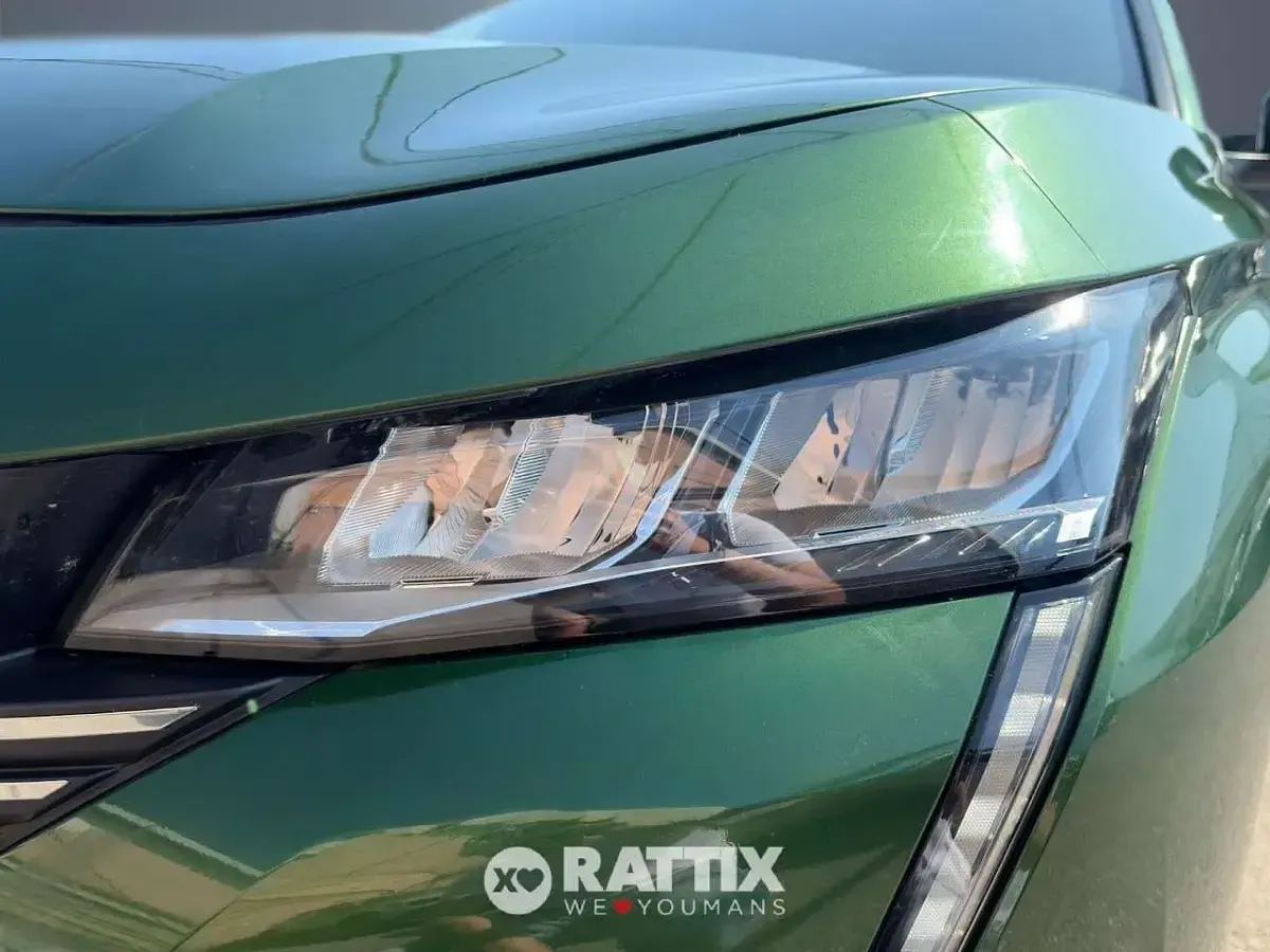 Usata Peugeot 308 Allure 150 CV (110 kW) 2022 Verde olivine Berlina