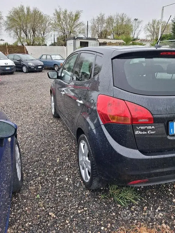 Usata Kia Venga 115 CV (84 kW) 2010 Nero Utilitaria