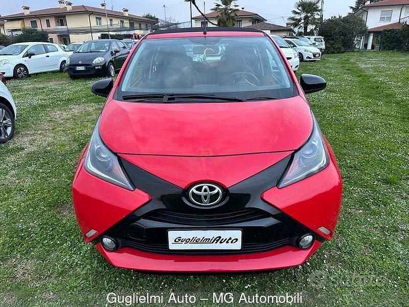 Usata Toyota Aygo X-wave 69 CV (50 kW) 2015 Rosso Utilitaria