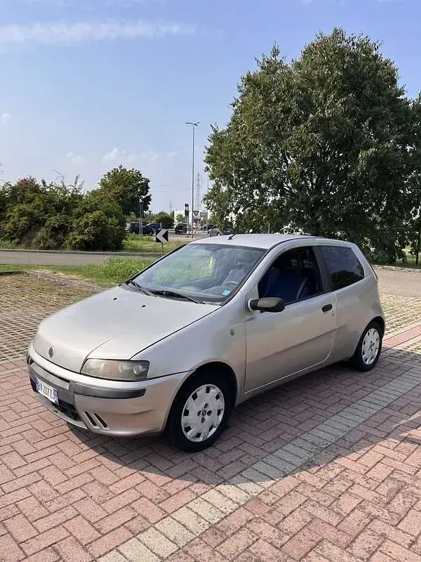 Usata Fiat Punto 60 CV (44 kW) 2001 Utilitaria