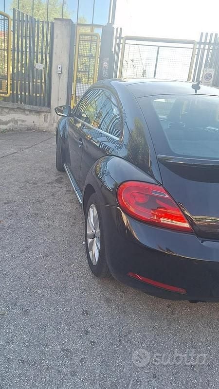 Usata VW Beetle 105 CV (77 kW) 2012 Nero Utilitaria