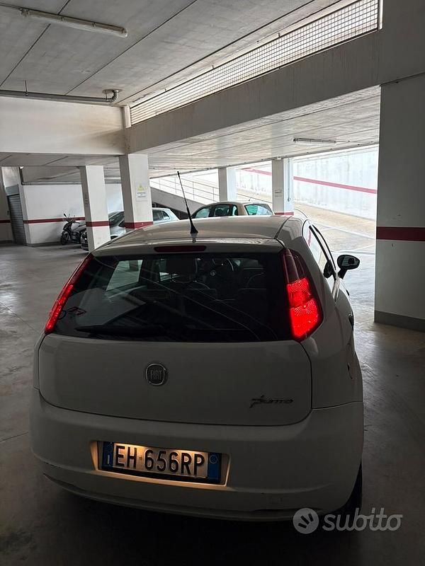 Usata Fiat Grande Punto 75 CV (55 kW) 2011 Bianco Utilitaria