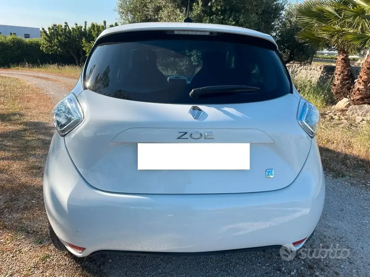 Usata Renault Zoe Zen 42 kW (58 CV) 2015 Bianco Utilitaria