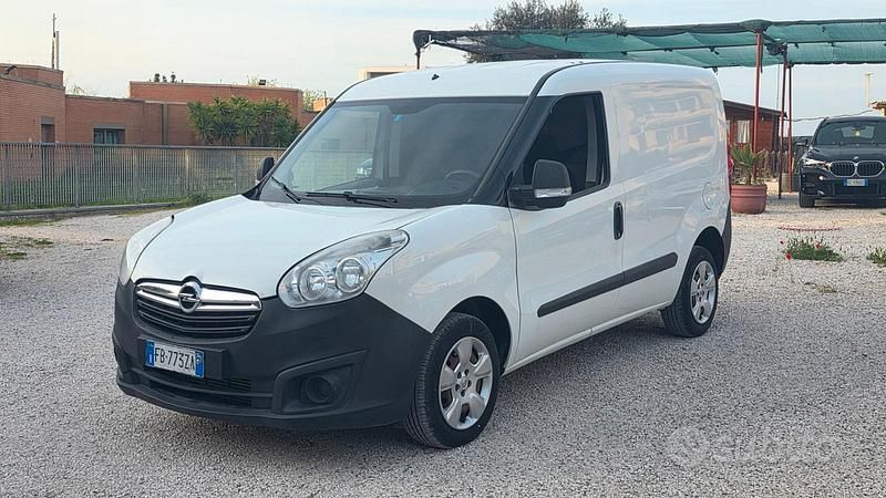 Usata Opel Combo 105 CV (77 kW) 2015 Bianco Monovolume