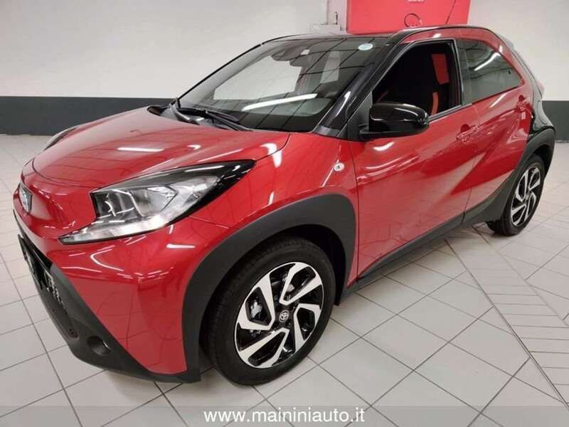 Bordeaux Usata 2024 Toyota Aygo Play Due volumi | 16.900 € (Molto cara) - Immagine 1/4