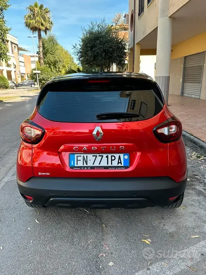 Usata Renault Captur Zen 90 CV (66 kW) 2018 Rosso SUV