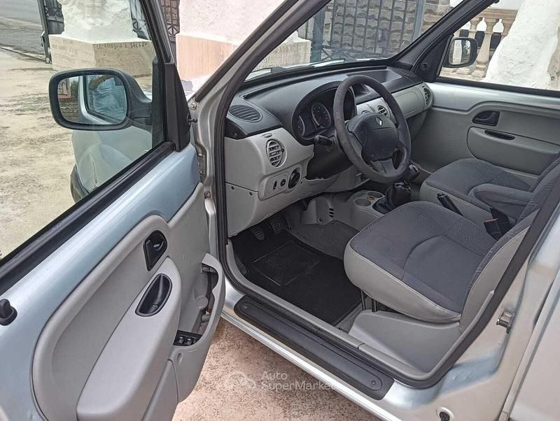 Usado Renault Kangoo 75 CV (55 kW) 2007 Plateado Monovolumen
