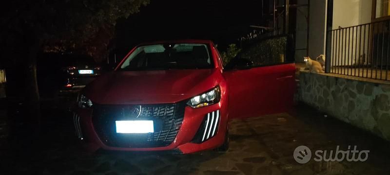 Usata Peugeot 208 2024 Rosso Utilitaria