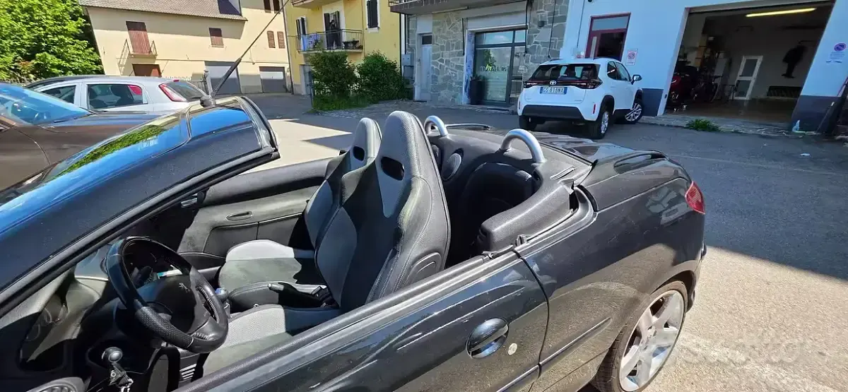Usata Peugeot 206 CC 109 CV (80 kW) 2006 Nero Cabrio