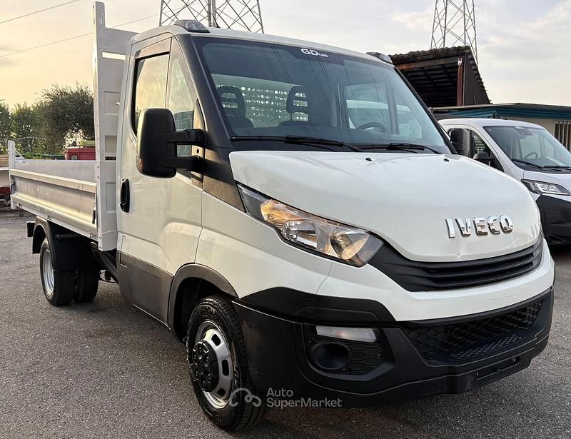 Usata Iveco 35.12 116 CV (85 kW) 2019 Bianco Furgone