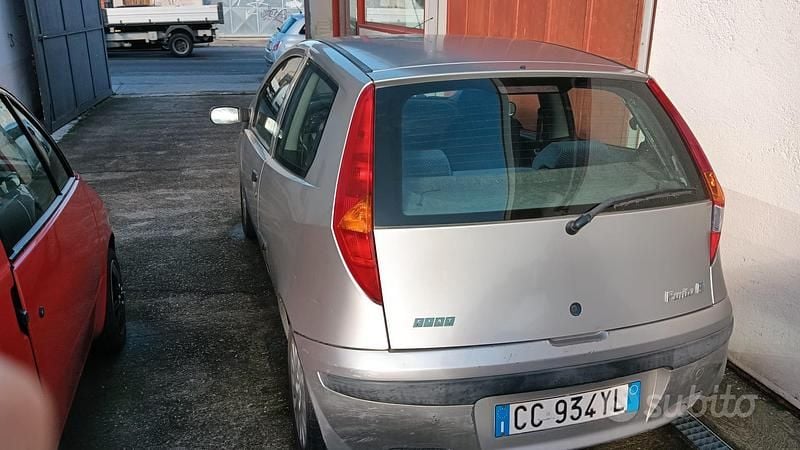 Usata Fiat Punto 80 CV (58 kW) 2002 Grigio Utilitaria