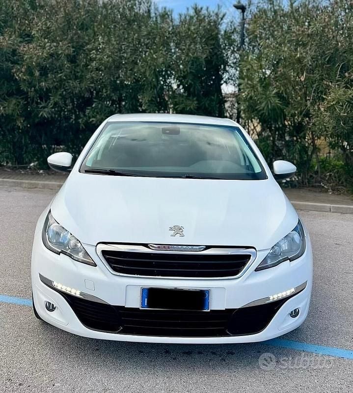 Occasion Peugeot 308 GT-line 120 ch (88 kW) 2015 Blanc Berline