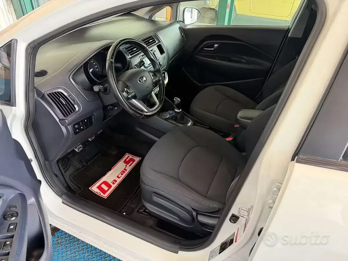 Usata Kia Rio 75 CV (55 kW) 2014 Bianco Berlina