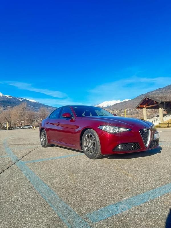 Usata Alfa Romeo Giulia 180 CV (132 kW) 2016 Rosso Berlina
